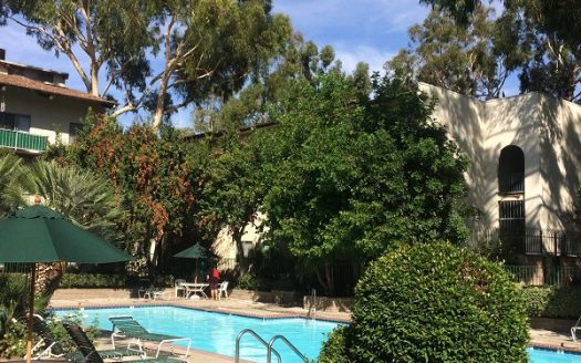 Great 2 Bedroom Condo In Resort Style Complex In Encino