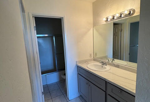 Great 2 Bedroom Condo In Resort Style Complex In Encino