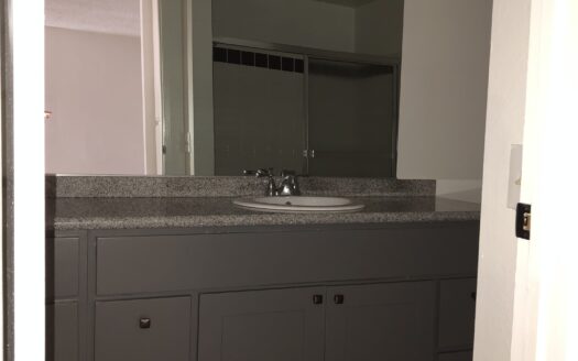 Beautiful 1 Bedroom Apartment in Hollywood