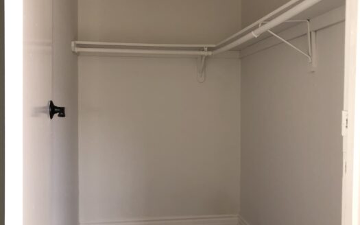 Beautiful 1 Bedroom Apartment in Hollywood