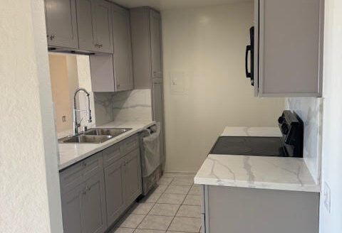 Great 2 Bedroom Condo In Resort Style Complex In Encino