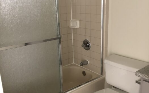 Beautiful Apartment Bordering Koreatown & Silver Lake