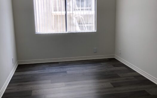 Beautiful Apartment Bordering Koreatown & Silver Lake