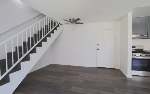 Large 1 Bedroom Apartment in Koreatown w/ Parking Included!