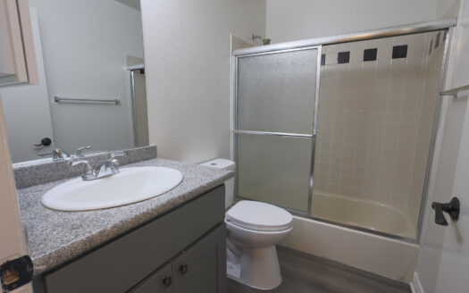 Large 1 Bedroom Apartment in Koreatown w/ Parking Included!