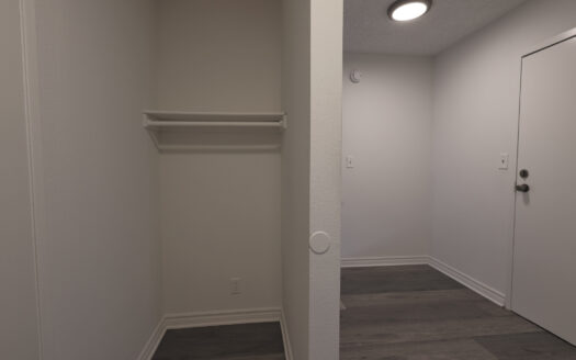 Large 1 Bedroom Apartment in Koreatown w/ Parking Included!