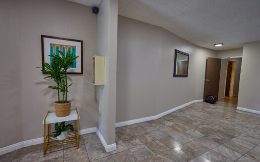 Large 1 Bedroom Apartment in Koreatown w/ Parking Included!