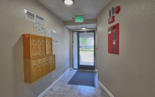 Large 1 Bedroom Apartment in Koreatown w/ Parking Included!