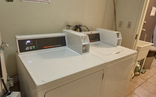 Large 1 Bedroom Apartment in Koreatown w/ Parking Included!