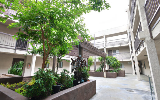 **Spacious Koreatown Apartments – Hardwood Floors, Balcony, Gated Parking & Prime Location**
