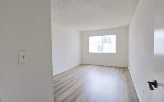 **Spacious Koreatown Apartments – Hardwood Floors, Balcony, Gated Parking & Prime Location**