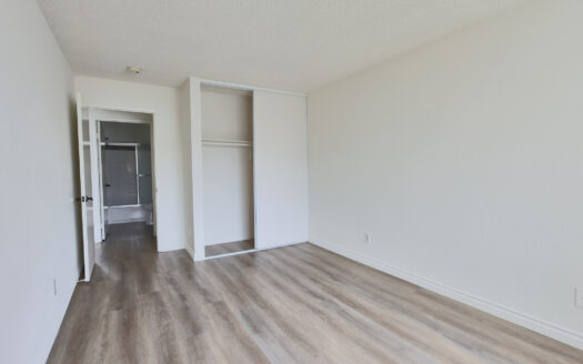 **Spacious Koreatown Apartments – Hardwood Floors, Balcony, Gated Parking & Prime Location**