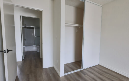 **Spacious Koreatown Apartments – Hardwood Floors, Balcony, Gated Parking & Prime Location**