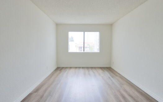 **Spacious Koreatown Apartments – Hardwood Floors, Balcony, Gated Parking & Prime Location**