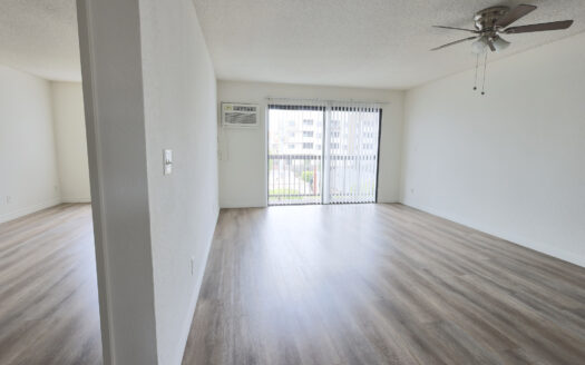 **Spacious Koreatown Apartments – Hardwood Floors, Balcony, Gated Parking & Prime Location**
