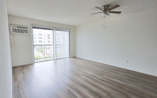 **Spacious Koreatown Apartments – Hardwood Floors, Balcony, Gated Parking & Prime Location**