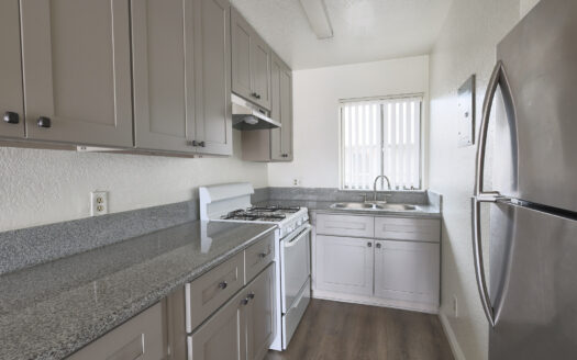 **Spacious Koreatown Apartments – Hardwood Floors, Balcony, Gated Parking & Prime Location**
