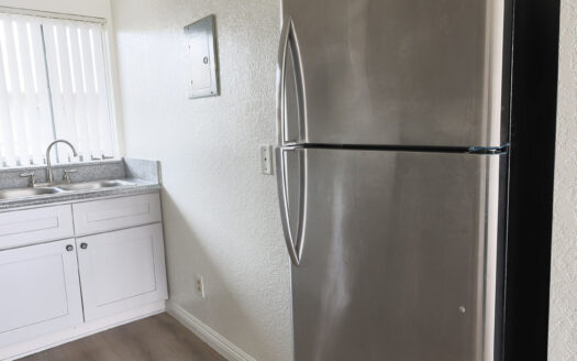 **Spacious Koreatown Apartments – Hardwood Floors, Balcony, Gated Parking & Prime Location**