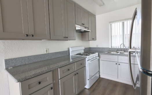 **Spacious Koreatown Apartments – Hardwood Floors, Balcony, Gated Parking & Prime Location**