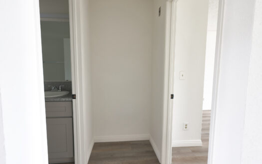 **Spacious Koreatown Apartments – Hardwood Floors, Balcony, Gated Parking & Prime Location**