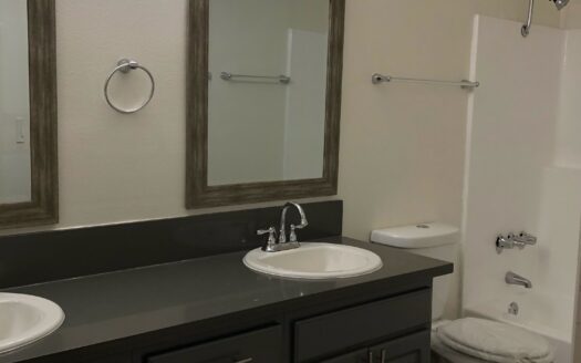 Gorgeous Apartments Near Warner Center in Winnetka!