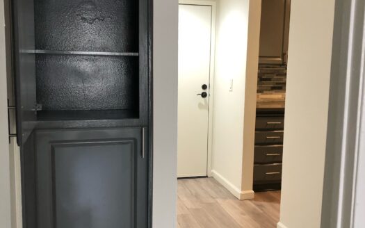 Gorgeous Apartments Near Warner Center in Winnetka!