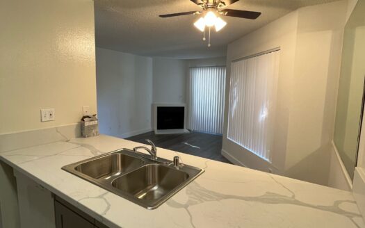 Wonderful Apartment Minutes from Sunset Strip with Parking!