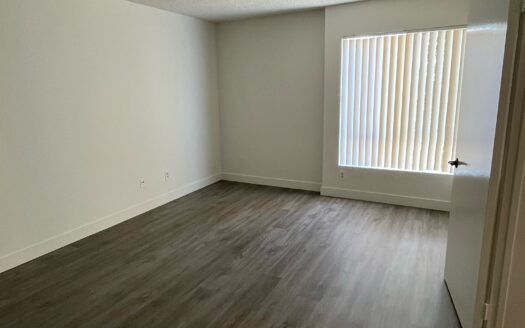 Wonderful Apartment Minutes from Sunset Strip with Parking!