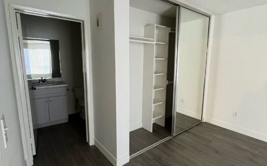 Wonderful Apartment Minutes from Sunset Strip with Parking!