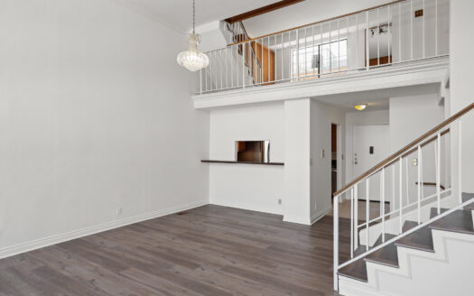 Immaculate three level 2 bedroom 3 bathroom townhouse near Beverly Hills