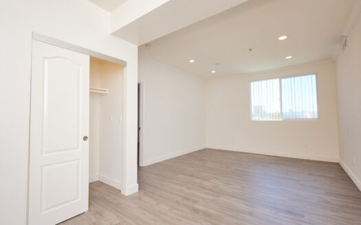 Contemporary 3 Bedroom 2 Bathroom Apartment in Panorama City