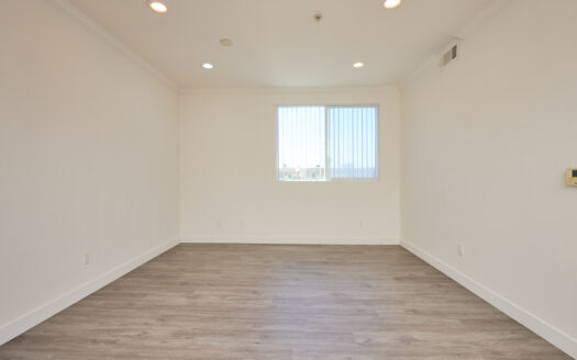 Contemporary 3 Bedroom 2 Bathroom Apartment in Panorama City