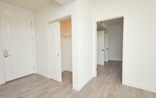 Contemporary 3 Bedroom 2 Bathroom Apartment in Panorama City
