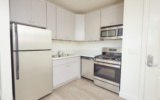 Contemporary 3 Bedroom 2 Bathroom Apartment in Panorama City