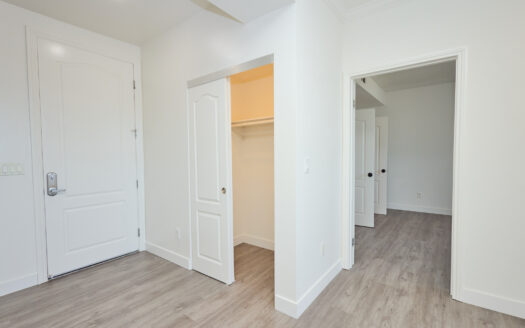 Contemporary 3 Bedroom 2 Bathroom Apartment in Panorama City