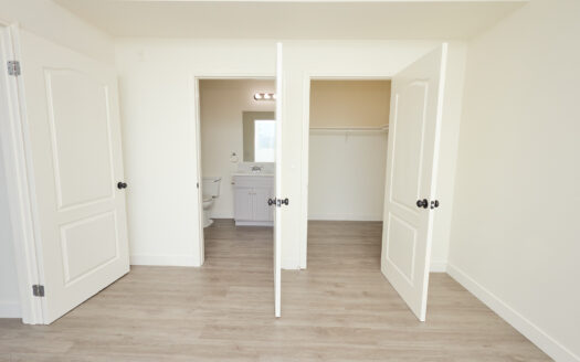 Contemporary 3 Bedroom 2 Bathroom Apartment in Panorama City