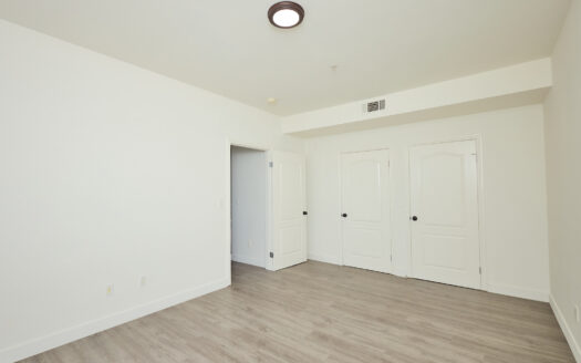 Contemporary 3 Bedroom 2 Bathroom Apartment in Panorama City