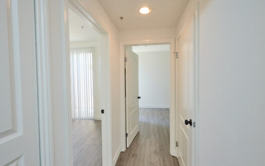 Contemporary 3 Bedroom 2 Bathroom Apartment in Panorama City
