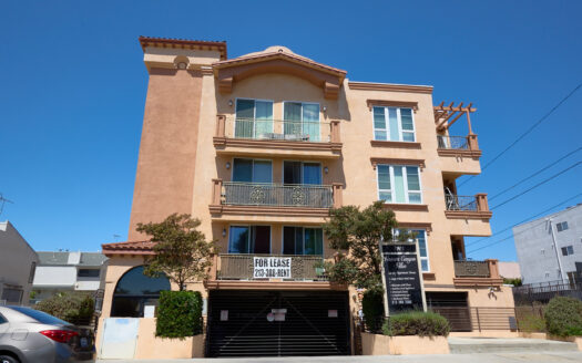Contemporary 3 Bedroom 2 Bathroom Apartment in Panorama City