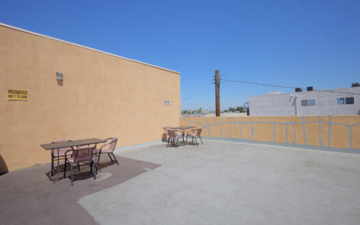 Contemporary 3 Bedroom 2 Bathroom Apartment in Panorama City