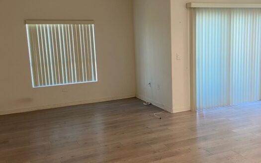 NEWLY CONSTRUCTED APARTMENT IN THE HEART OF NORTH HOLLYWOOD WITH PARKING