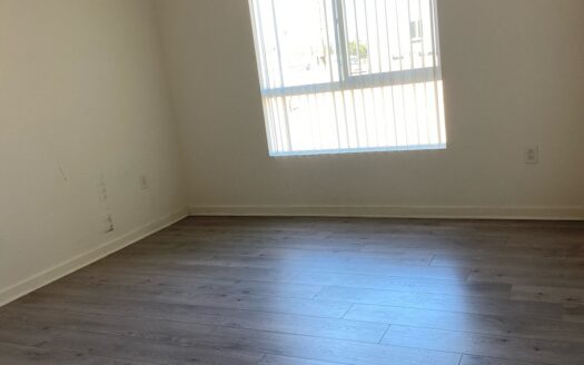 NEWLY CONSTRUCTED APARTMENT IN THE HEART OF NORTH HOLLYWOOD WITH PARKING