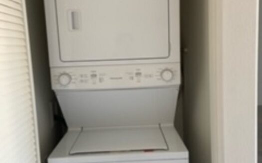 NEWLY CONSTRUCTED APARTMENT IN THE HEART OF NORTH HOLLYWOOD WITH PARKING