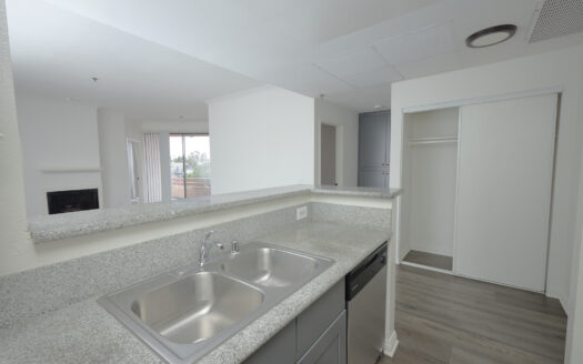 Lovely Apartment in Prime Hollywood Area!