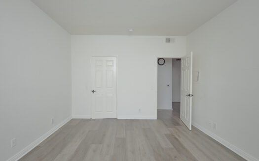 Lovely Apartment in Prime Hollywood Area!
