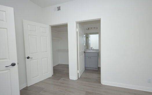 Lovely Apartment in Prime Hollywood Area!