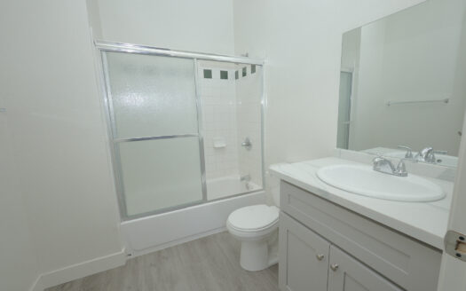 Lovely Apartment in Prime Hollywood Area!