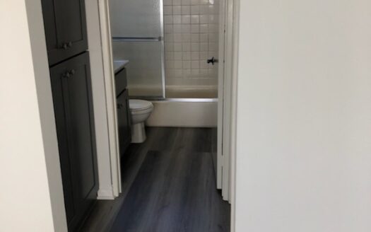 Great Apartment in Glassell Park ! Parking Included!