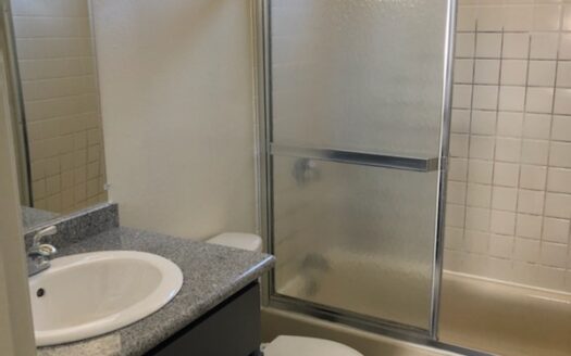 Great Apartment in Glassell Park ! Parking Included!