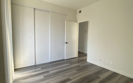 1220 N. Las Palmas Ave. L